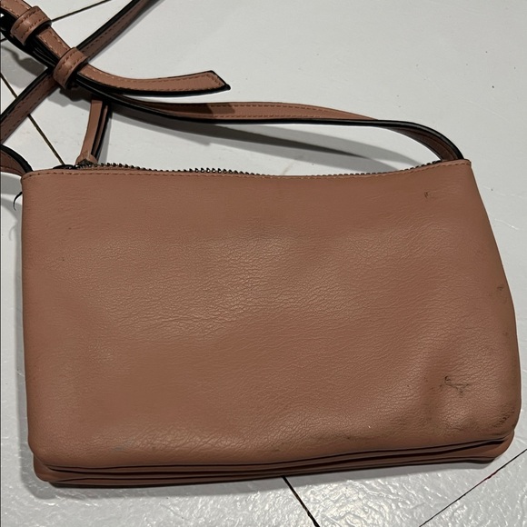 Simply Vera Vera Wang Blush Crossbody Bag - Picture 3 of 8